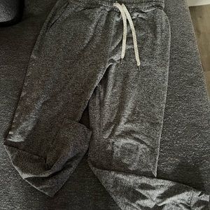 Vuori halo performance jogger in Heather grey, LONG hem. Size small.
